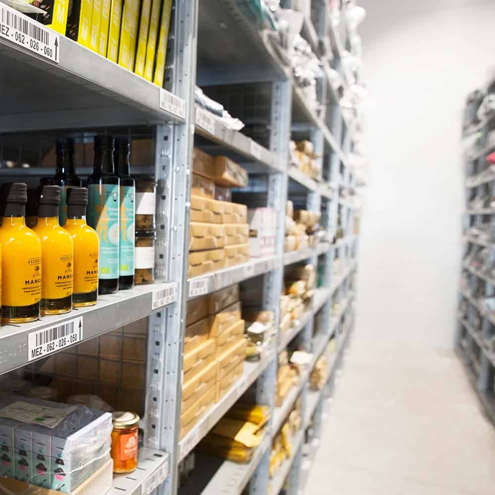 B+S sorgt für gefüllte Regale - E-Commerce Fulfillment auch für Food-Produkte. | B+S ensures that shelves stay filled – e-commerce fulfilment, also for food products.