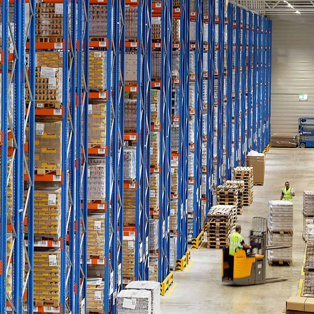 Ordnung im Lager: B+S steht für verlässliche Kontrakt-, Lager- und Aktionswarenlogistik. | An orderly warehouse: B+S is synonymous with reliable contract logistics as well as warehouse and promotional goods logistics.