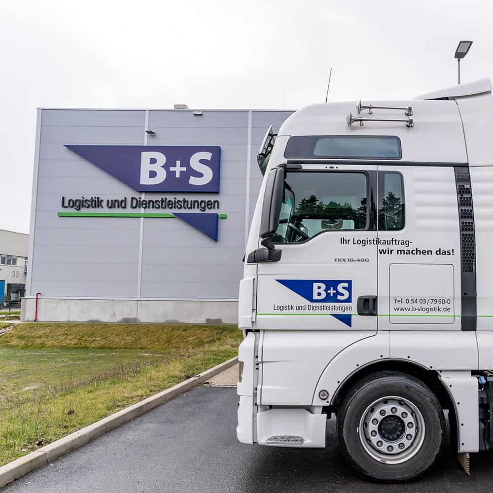 Immer für Kunden bereit: Der Fuhrpark von B+S mit qualifizierten Fahrern. | Always ready for customers: the B+S fleet with qualified drivers.