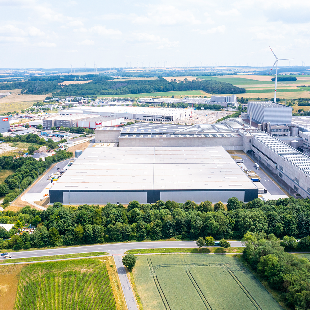 In Paderborn verfügt B+S über 30.000 m² Logistikfläche. Nach DGNB Gold errichtet werden beide Hallenseiten zur Be- und Entladung genutzt.