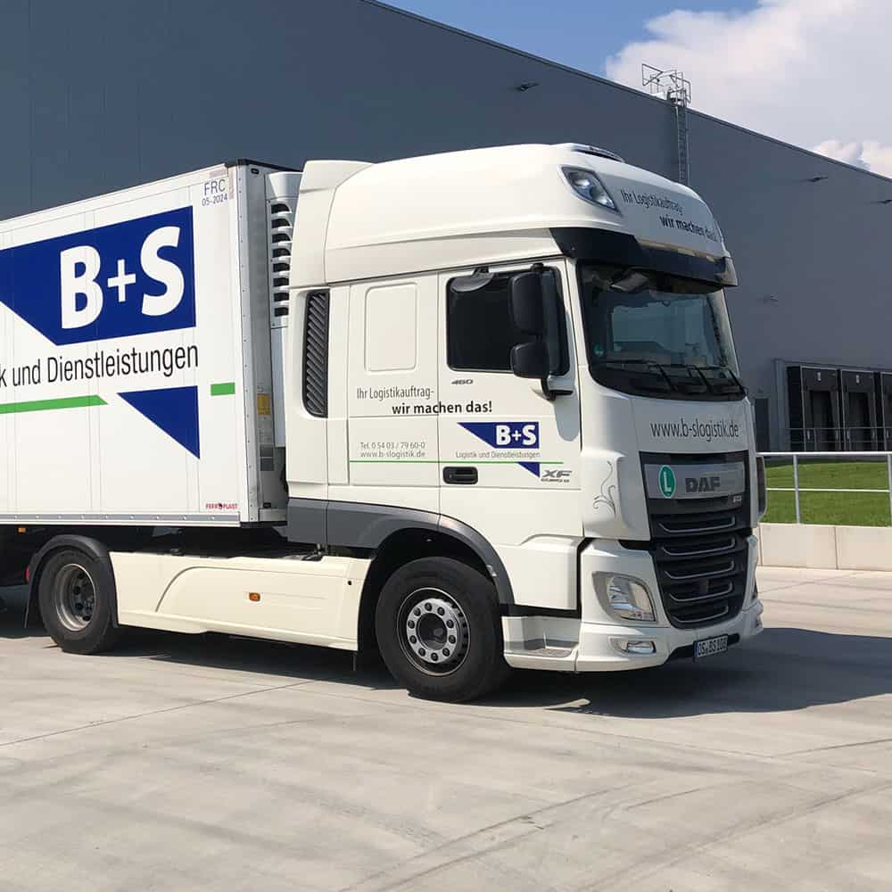 Beladung von Aktionsware bei B+S Logistik