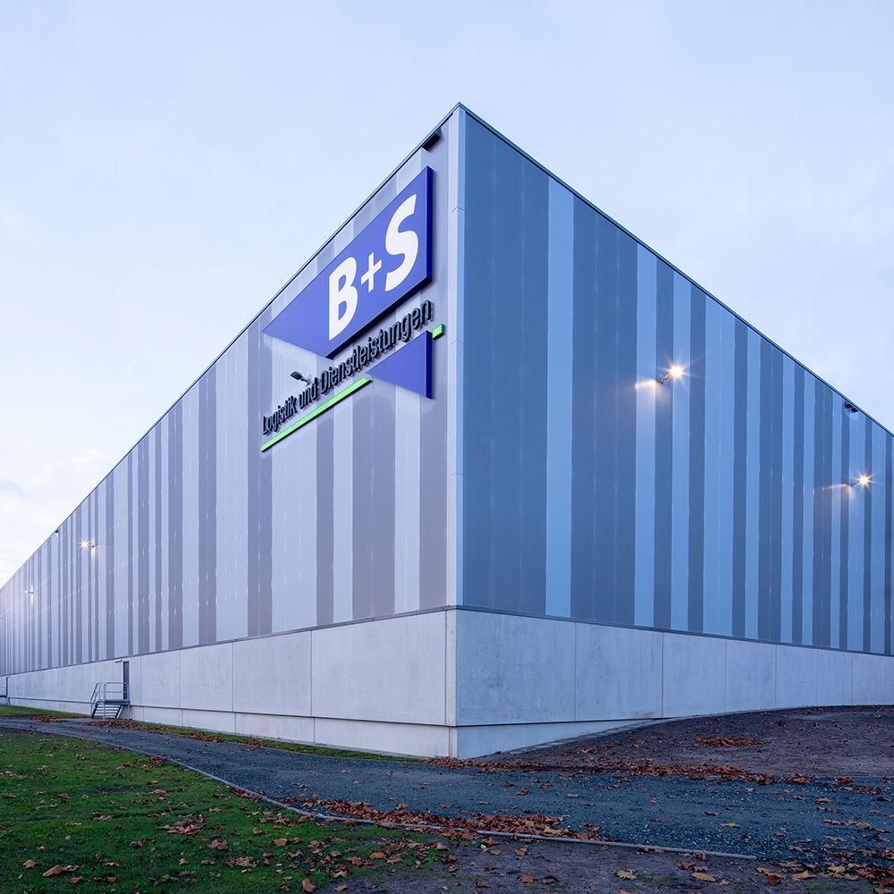 Die rund 40.000 m² im Gewerbegebiet „Limes“ in Hammersbach bieten kurzfristig Platz für mehrere Kunden des Logistikdienstleisters.